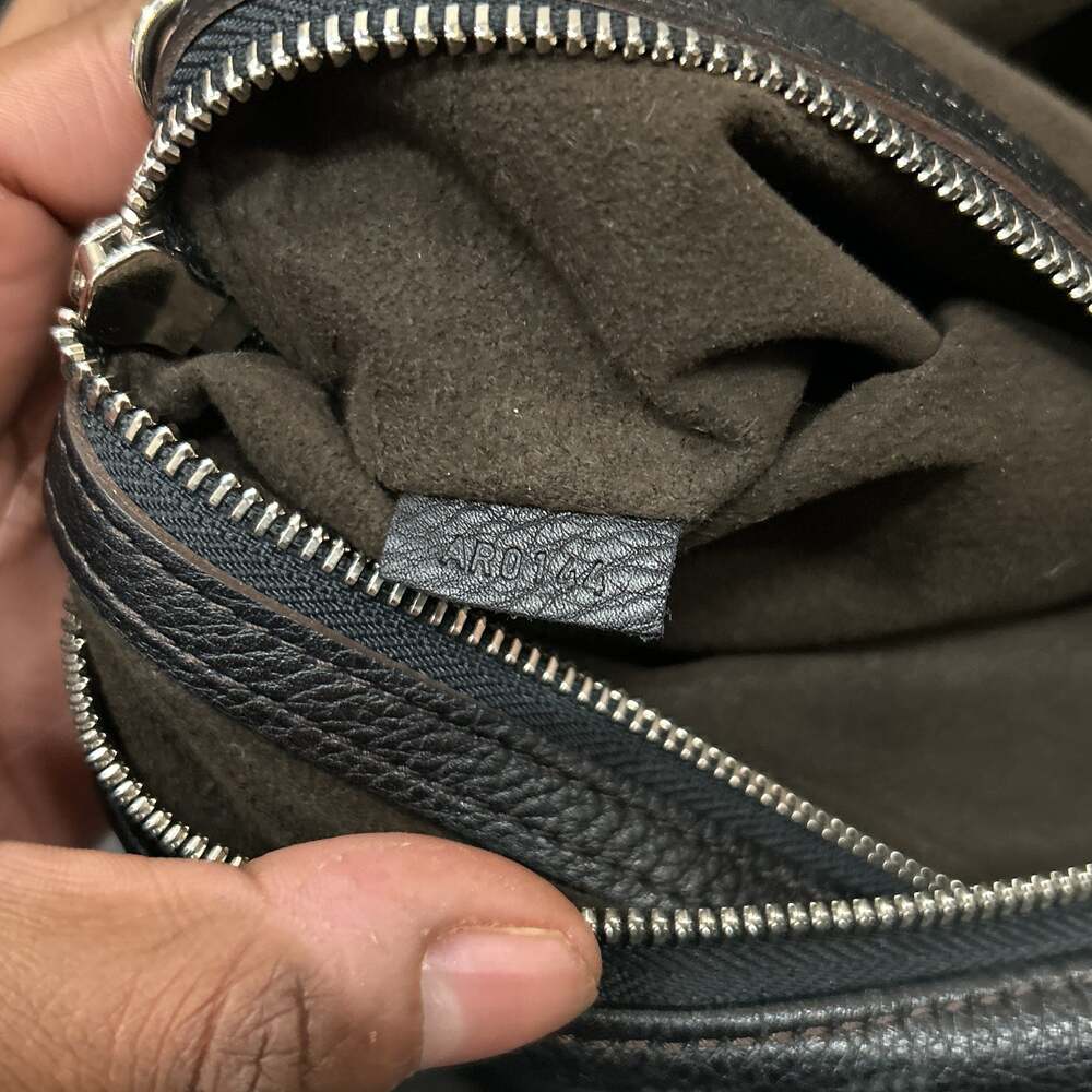 Louis Vuitton Selene Handbag Mahina #244414L18B - Picture 9 of 9